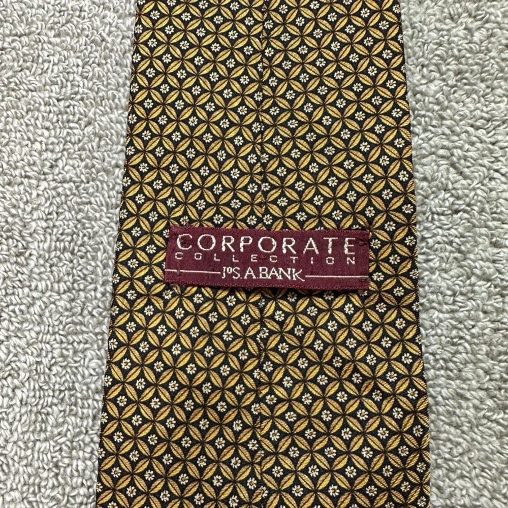 Jos A Bank Corporate Collection Silk Tie Gold Black Geometric Floral Medallion